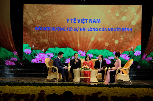 Các khách mời giao lưu tại Lễ kỷ niệm. Ảnh: TM