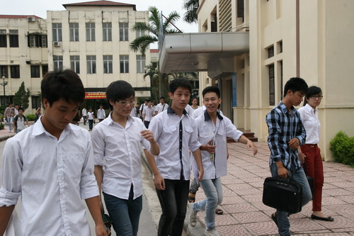 Thí sinh cần nắm được thông tin tuyển sinh của các trường để có lựa chọn sáng suốt nhất. Ảnh: TM