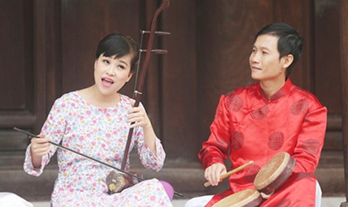 Nghệ sĩ Mai Tuyết Hoa và nhạc sĩ Nguyễn Quang Long. Ảnh: T.H