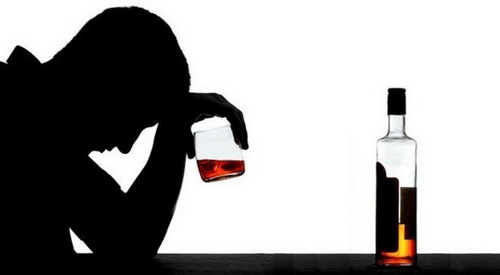 Rượu tàn phá sức khỏe, hủy hoại cuộc đời con người nếu lạm dụng nó. Rượu tàn phá sức khỏe, hủy hoại cuộc đời con người nếu lạm dụng nó.