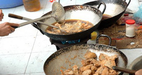 Dùng thực phẩm bị nấm mốc và chiên đi chiên lại nhiều lần dễ gây ung thư.