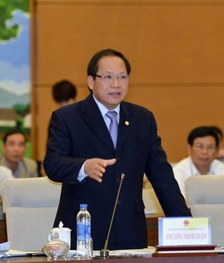 Bộ trưởng Bộ TT&TT Trương Minh Tuấn trả lời chất vấn.