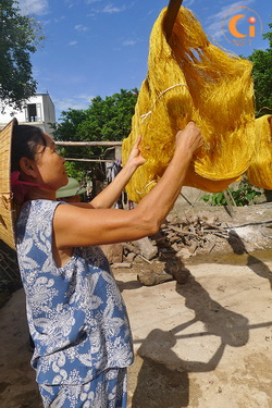 Óng ả tơ làng.