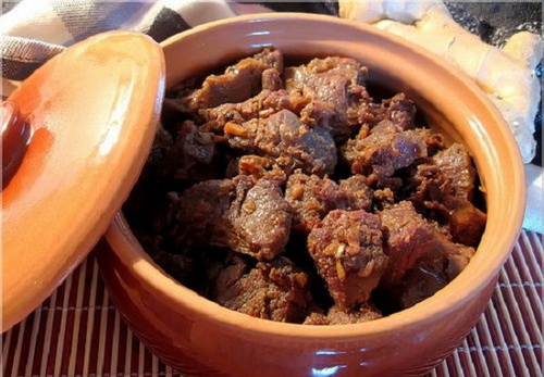 Thịt bò hầm gừng giấm.