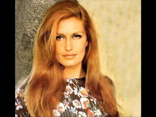 Dalida, Hoa hậu Ai Cập, giọng ca vàng Pháp, yêu nhiều, cuộc sống bất hạnh. Dalida, Hoa hậu Ai Cập, giọng ca vàng Pháp, yêu nhiều, cuộc sống bất hạnh.