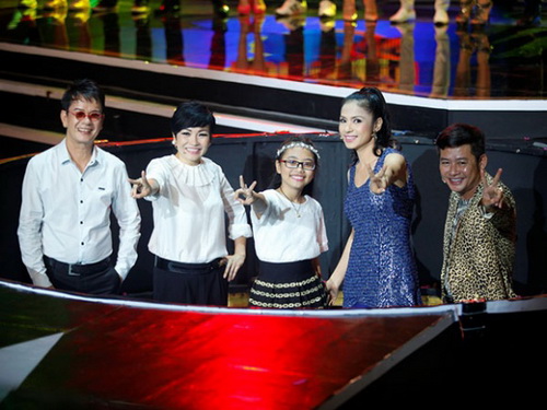 Giám khảo gameshow truyền hình thời gian qua  tạo ra nhiều lo ngại với công chúng vì trẻ hóa, “ngồi nhầm chỗ”...