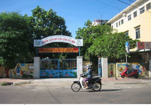 Trường mầm non bán công Hoa Sen - trên đường Phan Bội Châu (TP. Quy Nhơn) - khu vực được xác định là nhà của Nhà giáo Phạm Ngọc Thọ trước kia - nơi Nguyễn Tất Thành theo học tiếng Pháp.