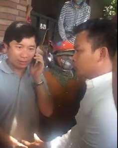Linh mục Nguyễn Đình Thục gọi điện kích động một số giáo dân đến chặn Quốc lộ 1A để đòi thả người. Ảnh: báo Nghệ An