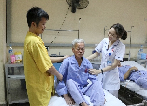 Chăm sóc bệnh nhân theo đội đặc sản của BV Việt Nam Thuỵ Điển Uông Bí