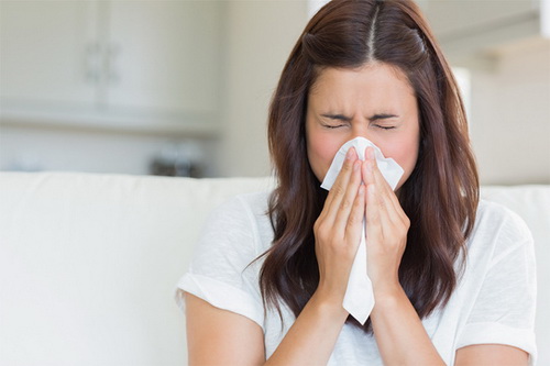 Các triệu chứng của bệnh cảm cúm khiến người bệnh rất khó chịu, phải dùng đến thuốc.