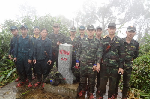 Tuổi trẻ Đồn Biên phòng Tam Quang vững vàng bên cột mốc chủ quyền.