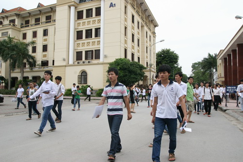 Thí sinh nên cân nhắc khi thay đổi nguyện vọng. Ảnh: TM