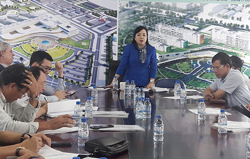 Bộ trưởng Nguyễn Thị Kim Tiến tại buổi làm việc với các đơn vị liên quan về đẩy nhanh tiến độ xây dựng BV Bạch Mai và Việt Đức cơ sở 2.