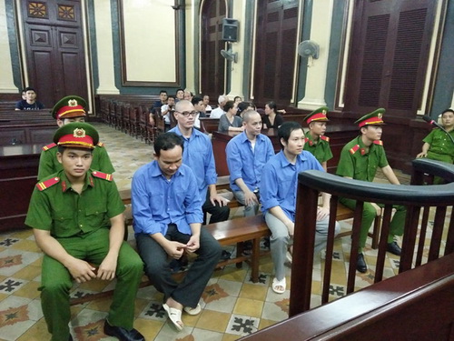 4 lãnh đạo Công ty Tâm Mặt Trời tại tòa.