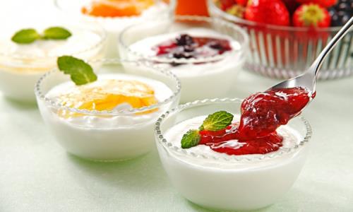 Sữa chua có các vi khuẩn có lợi giúp tiêu hóa tốt.