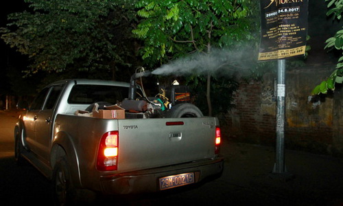 Máy phun thuốc công suất lớn đã được sử dụng phun diện rộng ở Hà Nội.