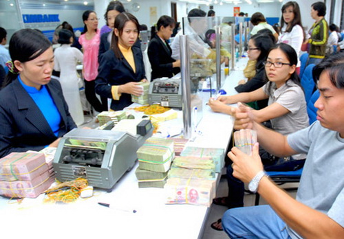 Tốt nhất khách hàng nên đến trực tiếp ngân hàng để giao dịch, tránh những sơ hở quy trình dễ bị lợi dụng.