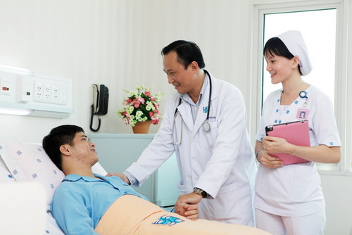 Người thầy thuốc còn là người nâng đỡ tâm hồn cho người bệnh.