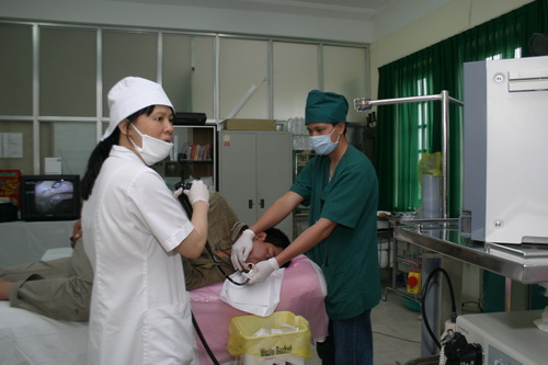 Nội soi dạ dày giúp phát hiện sớm và chính xác bệnh. Ảnh: TM