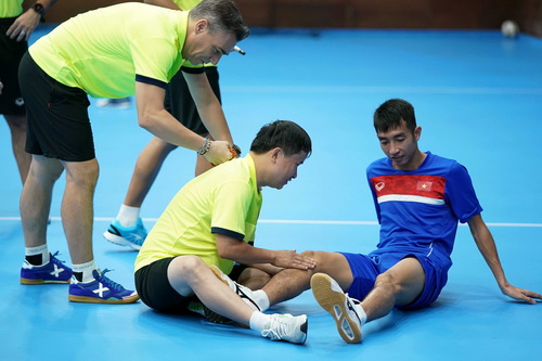 Đội ngũ bác sĩ chăm sóc cho VĐV tại SEA Games 29. (ảnh: TN)