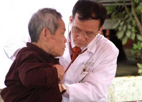 Bệnh nhân COPD cần theo đúng chỉ định điều trị của bác sĩ.