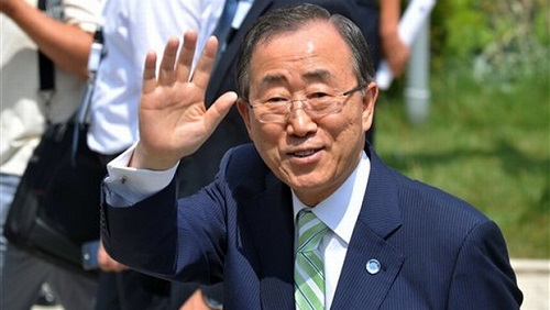 Nguyên TTK LHQ Ban Ki Moon vẫy tay chào người dân Hà Nội nhân chuyến thăm chính thức Việt Nam năm 2015.