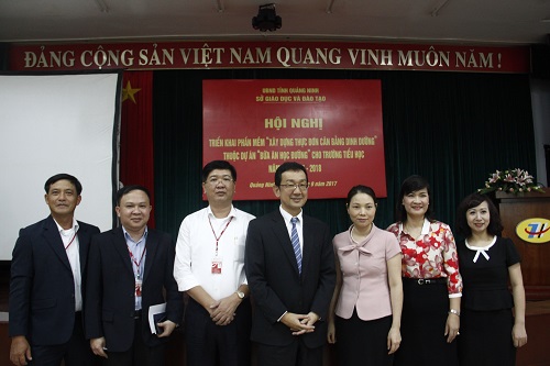 Đại diện lãnh đạo Sở GD&ĐT tỉnh Quảng Ninh và lãnh đạo Công ty Ajinomoto tại hội nghị.