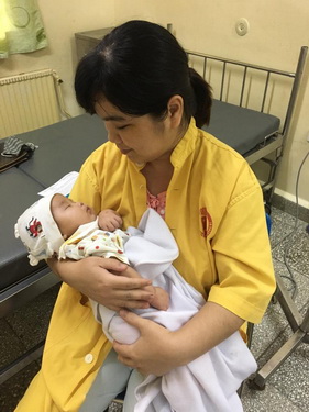 Sau 7 ngày điều trị, hiện bé T. đã được cai máy thở, sức khỏe tiến triển.
