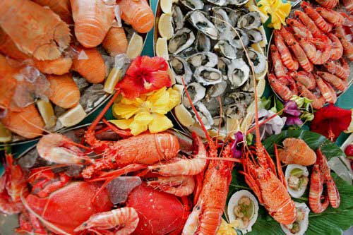 Người bệnh viêm xoang cần tránh thực phẩm gây dị ứng như sò, tôm, cua...