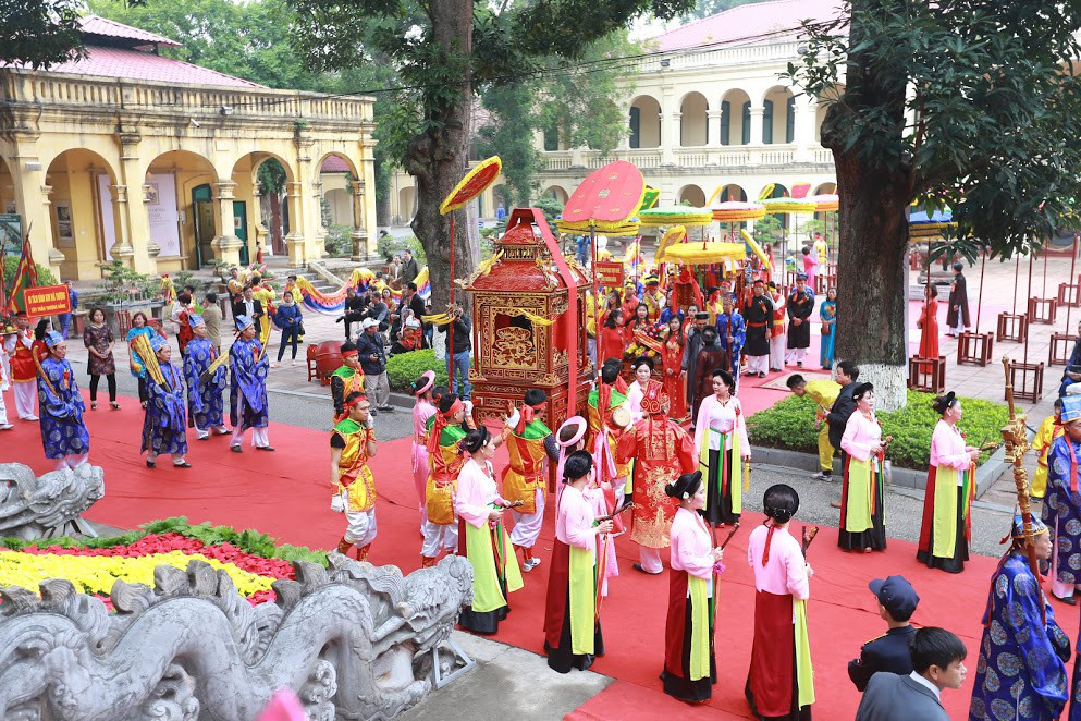 Lễ rước kiệu đậm đà bản sắc dân tộc tổ chức tại Hoàng thành Thăng Long nhiều năm qua.