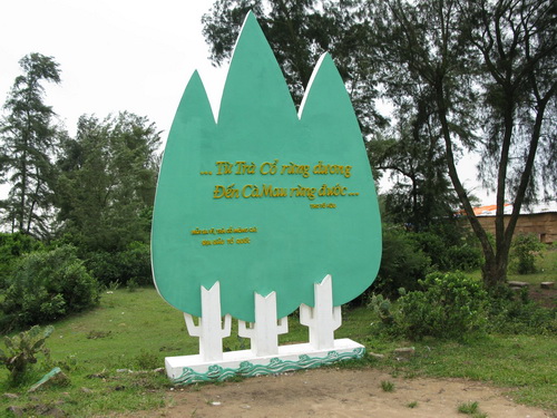 Mũi Sa Vĩ - mũi đất đầu tiên của Tổ quốc vươn ra biển.