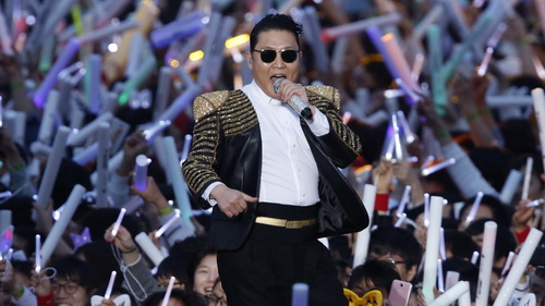 Đêm nhạc hội được mong chờ với sự xuất hiện của ngôi sao Kpop nổi tiếng trên toàn thế giới PSY tại Việt Nam đã chính thức tạm hoãn vô thời hạn do lượng vé bán ra không đủ số lượng yêu cầu. Đêm nhạc hội được mong chờ với sự xuất hiện của ngôi sao Kpop nổi tiếng trên toàn thế giới PSY tại Việt Nam đã chính thức tạm hoãn vô thời hạn do lượng vé bán ra không đủ số lượng yêu cầu.