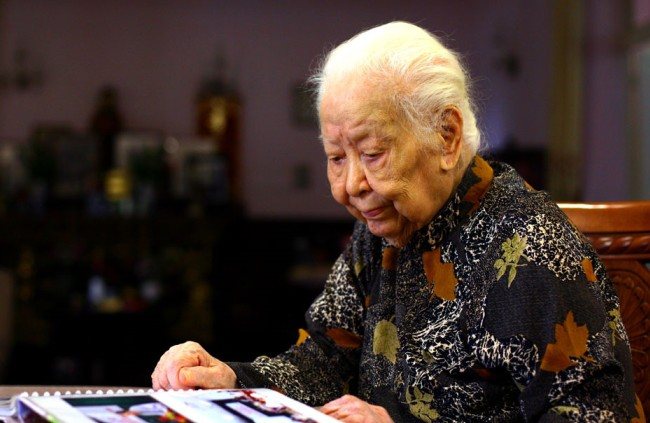 Cụ bà Hoàng Thị Minh Hồ. Cụ bà Hoàng Thị Minh Hồ.
