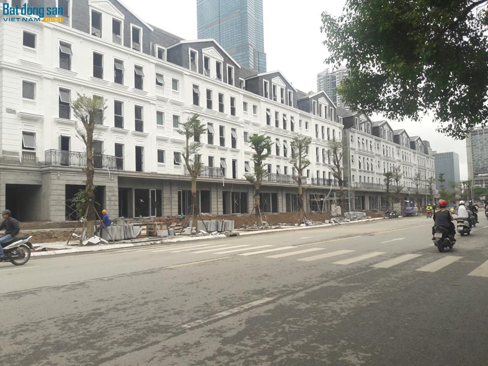 Những căn nhà liền kề có tên shophouse còn khá mới lạ trên thị trường.