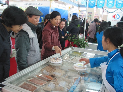 Tăng cường công tác ATVSTP. Ảnh: TM