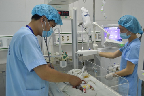 Chăm sóc bệnh nhi tại BV Nhi Thái Bình. Chăm sóc bệnh nhi tại BV Nhi Thái Bình.