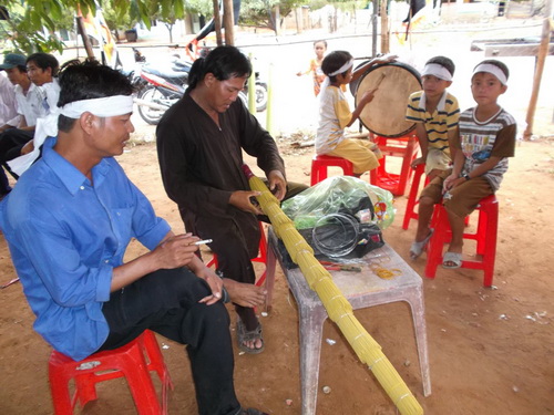 Nhiều người dân ở Ninh Thuận tử vong vì uống rượu cồn trôi nổi.