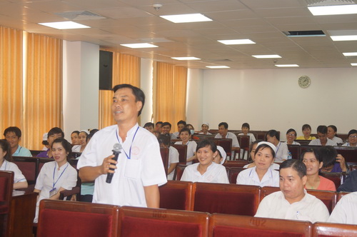 Các học viên tham gia thảo luận sôi nổi tại lớp tập huấn.