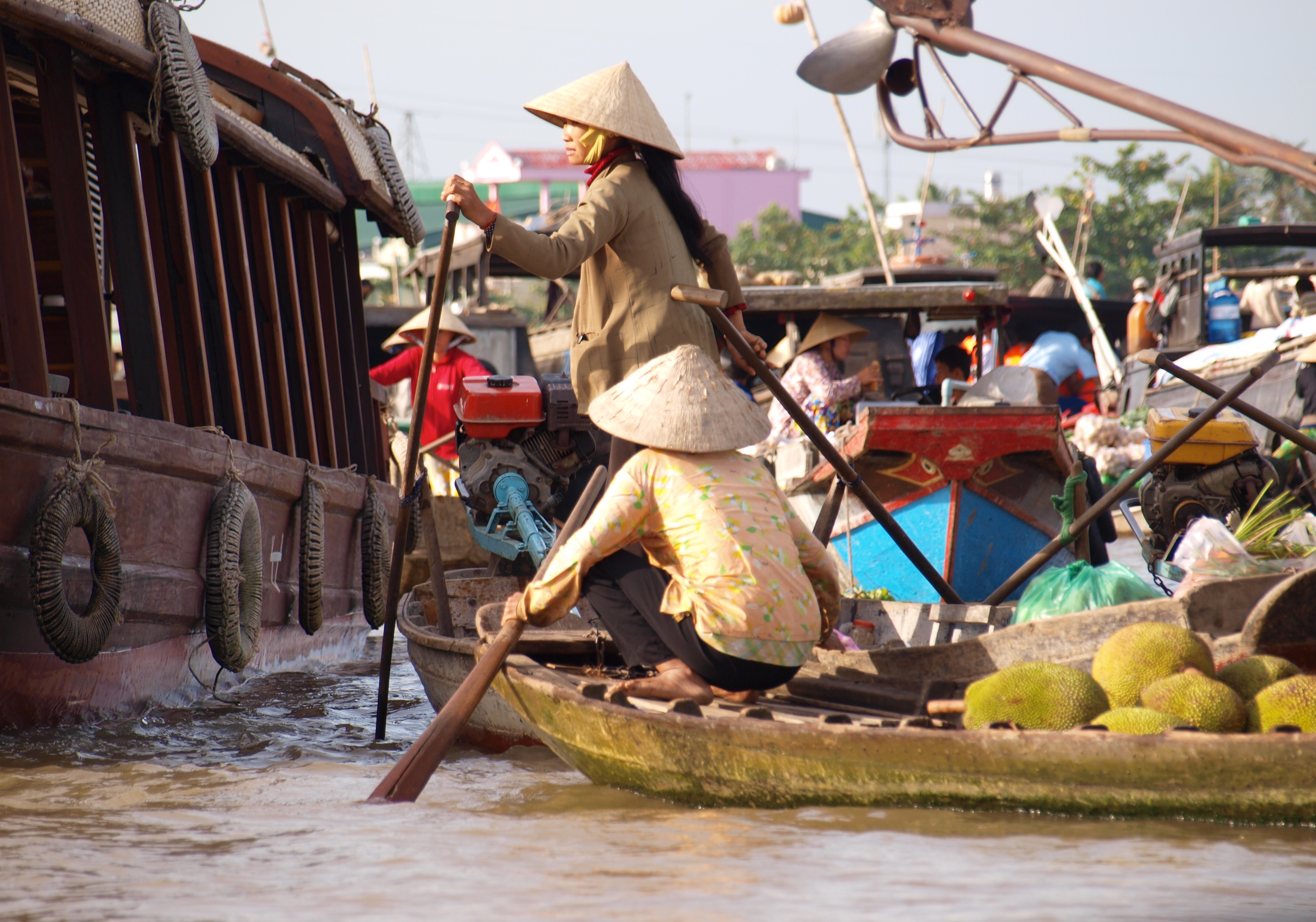 Hiện nay, một trong những khó khăn có thể nhìn bằng mắt là hầu hết các bè nổi ở chợ nổi như Cái Răng đều đã xuống cấp và cũ nát.