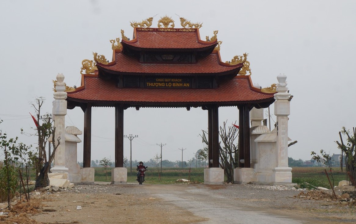Cổng làng xã Diễn Hoàng đồ sộ, kinh phí xây dựng 4 tỷ đồng bằng nguồn xã hội hóa vừa được khánh thành.