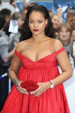 “Thùng phuy” Rihanna dẫn đầu danh sách các tác giả nhiều giải thưởng nhất trong phái đẹp.