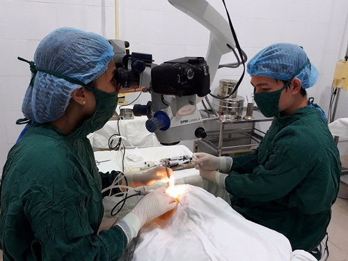 BV Mắt Hà Đông tổ chức đón sớm người bệnh.