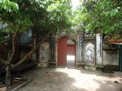 Nhà thờ họ Trần (quê ngoại Nguyễn Du) tại thôn Kim Thiều, xã Hương Mạc, thị xã Từ Sơn, tỉnh Bắc Ninh.
