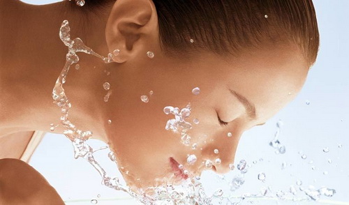 Mụn đinh râu và những cảnh báo sức khỏe không nên bỏ qua- Ảnh 1.