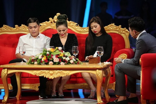Nghệ sĩ Lê Giang (thứ 2 từ trái qua) kể chuyện quá khứ chồng cũ bạo hành trong chương trình Sau ánh hào quang gần đây làm dư luận dậy sóng.