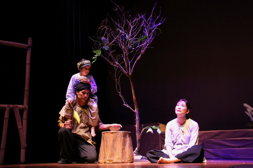 Giấc mộng vàng son - vở kịch ra mắt khán giả TP. Hồ Chí Minh dịp Tết 2018. Giấc mộng vàng son - vở kịch ra mắt khán giả TP. Hồ Chí Minh dịp Tết 2018.