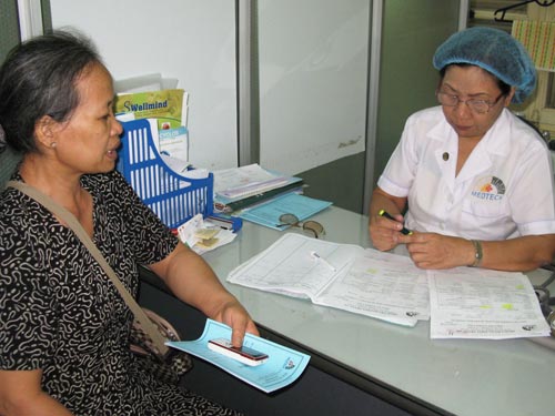 Khi dùng thuốc, cần sự tư vấn chặt chẽ của bác sĩ chuyên khoa. Ảnh: TM