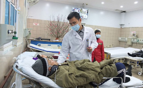 Đong đầy tình cảm của người thầy thuốc với bệnh nhân.