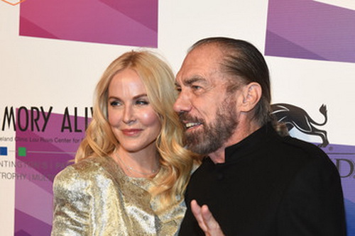 Tỷ phú John Paul Dejoria và người mẫu ảnh Eloise Broady.