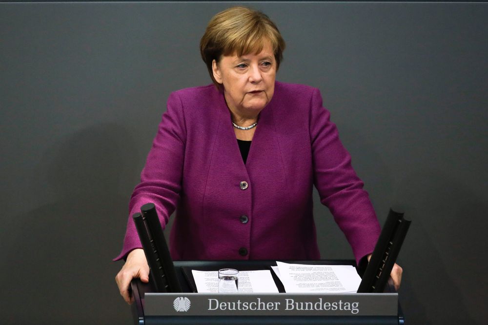 Thủ tướng Đức Merkel ngày 23/2 đã kêu gọi EU “cần phải đoàn kết”.
